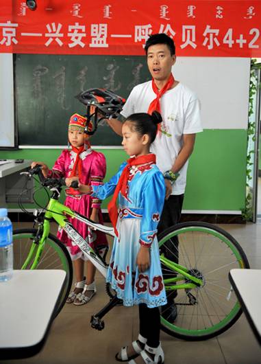 2011 <wbr>北京鈥敽袈妆炊 <wbr>4+2草原之旅骑行活动 <wbr>之 <wbr>乌兰浩特至扎兰屯柴河镇路段