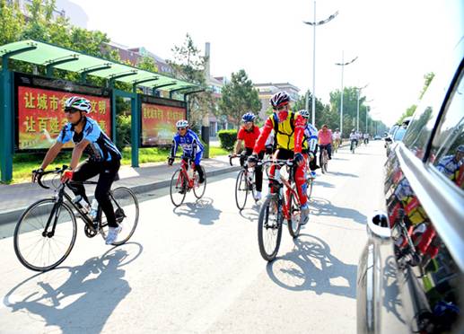 2011 <wbr>北京鈥敽袈妆炊 <wbr>4+2草原之旅骑行活动 <wbr>之 <wbr>乌兰浩特至扎兰屯柴河镇路段